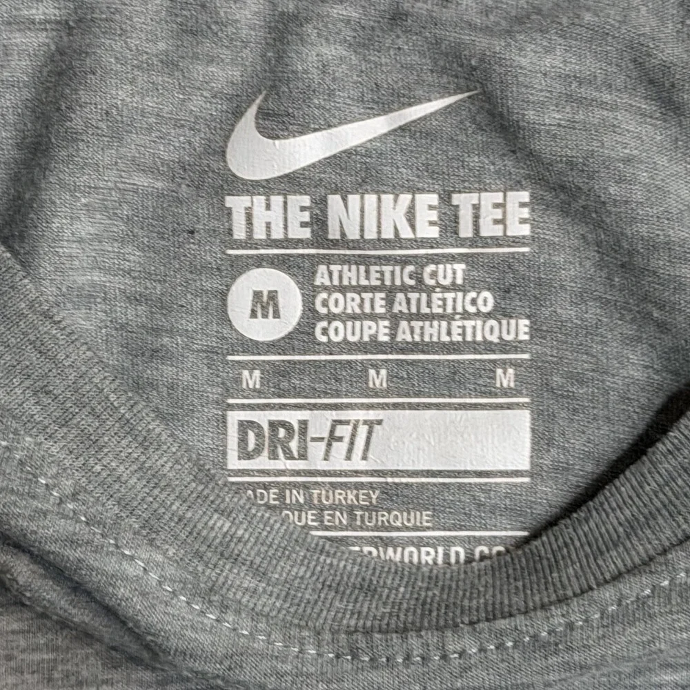 Nike Run Grey T-Shirt Men's Sz Medium Running Sports Tennis Gym Jogging